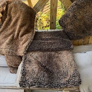Pillow covers and throw blanket faux fur